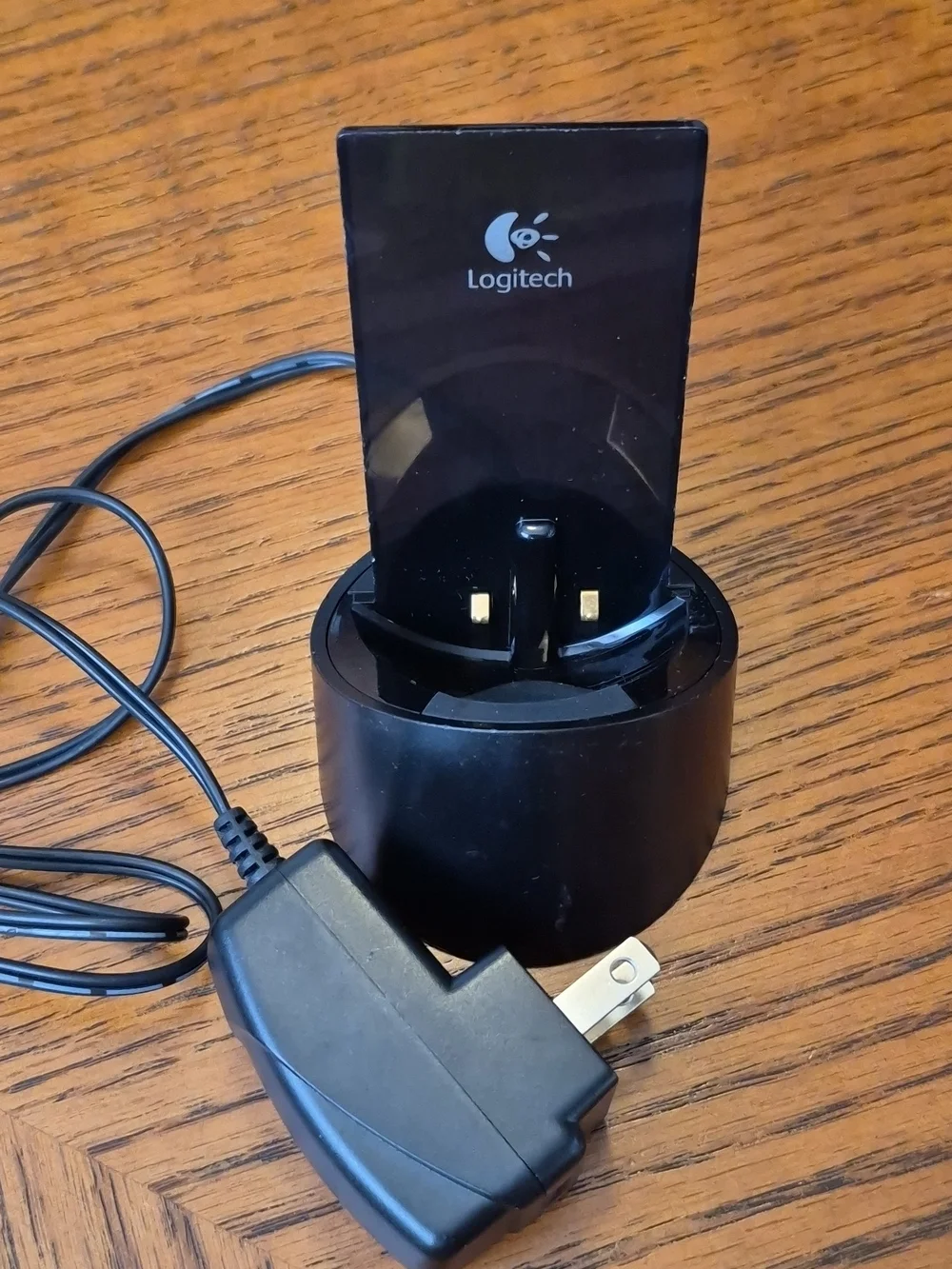 Logitech MX Revolution M-RBQ124 Ergonomic Wireless Laser Mouse W/ Charger & USB